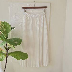 Forever 21- White Pleated Accordian Skirt